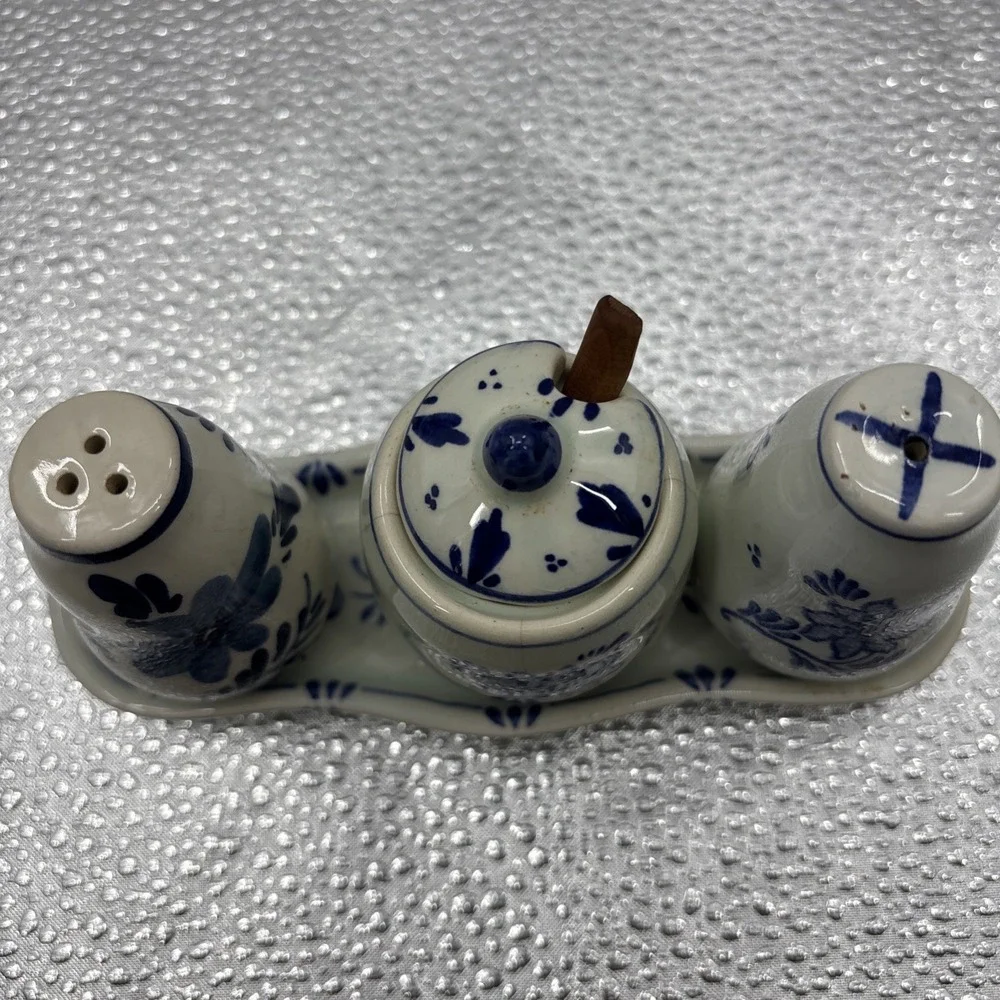 Delft Blue Netherlands Hand Painted 6‎ Piece Condiment Set Tray Wooden Spoon